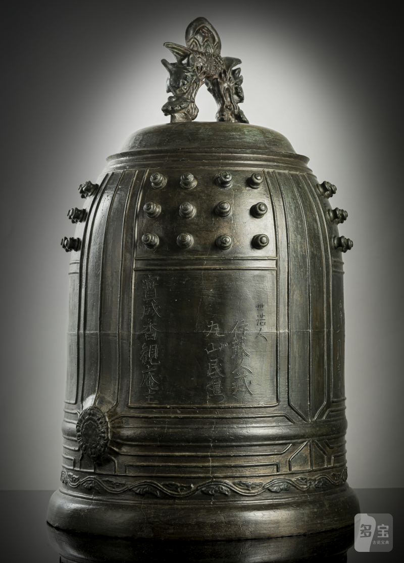 A large temple bronze bell with inscription - 图3